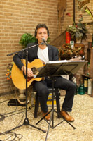 Marcel Luntungan zorgt voor heerlijke muziek.